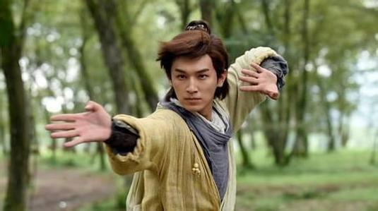 杨旭文是富二代家庭背景父母介绍 杨旭文女友是谁和迪丽热巴关系