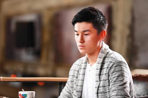 杨旭文是富二代家庭背景父母介绍 杨旭文女友是谁和迪丽热巴关系