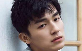 杨旭文是富二代家庭背景父母介绍 杨旭文女友是谁和迪丽热巴关系