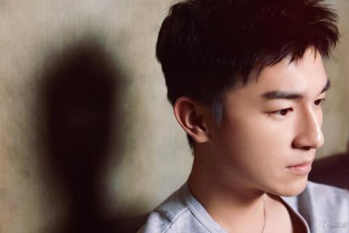 杨旭文是富二代家庭背景父母介绍 杨旭文女友是谁和迪丽热巴关系