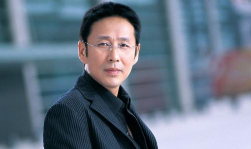 ��Ա�µ���������λ��м������� �µ�������С��Ĺ�ϵ��һ���