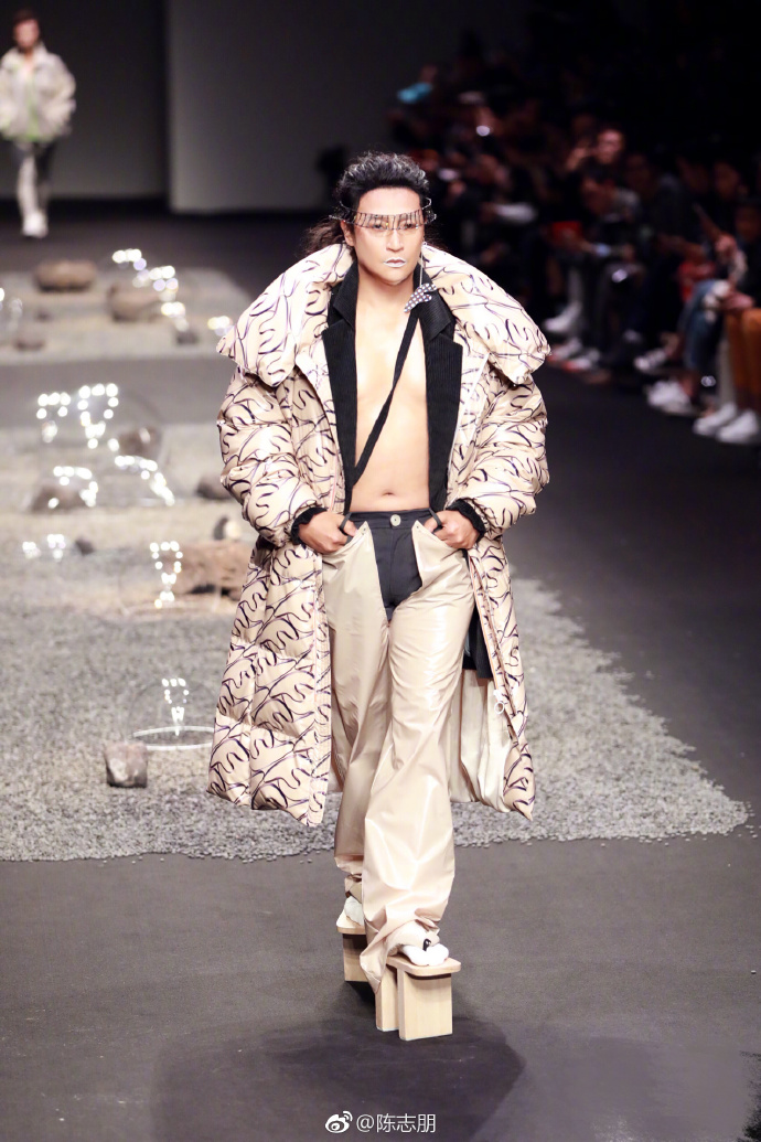 ��־�����۶�����Ϊʲô��ô���� ��־�󴩺����¶׸���������