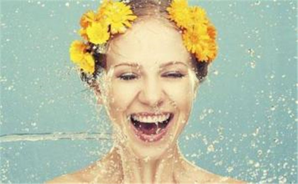 ��Һ��ô�ò���ȷ����ͼ��ˬ��ˮ�ĸ����� һ�׻���Ʒ��ʹ��˳��