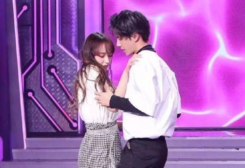 王一博公开承认恋情 王一博说自己谈四次恋爱真假女朋友分别是谁