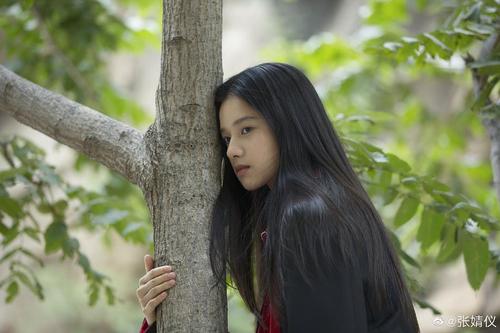 周也张婧仪长得一模一样两人什么关系姐妹吗 周也和张婧仪对比照