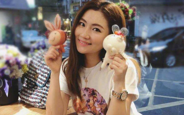 �μ�������ǰ��Ա�ͼƬ��Ŀ���� she�μ�����ô���˵����˶���Ǯ