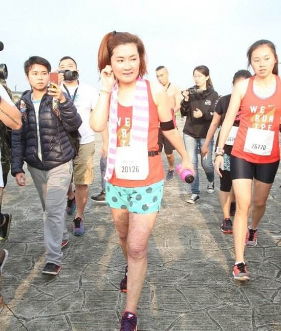 �μ�������ǰ��Ա�ͼƬ��Ŀ���� she�μ�����ô���˵����˶���Ǯ