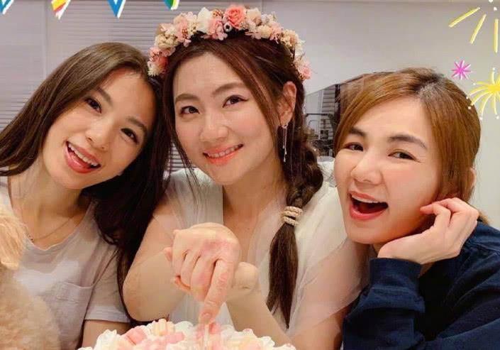 �μ�������ǰ��Ա�ͼƬ��Ŀ���� she�μ�����ô���˵����˶���Ǯ