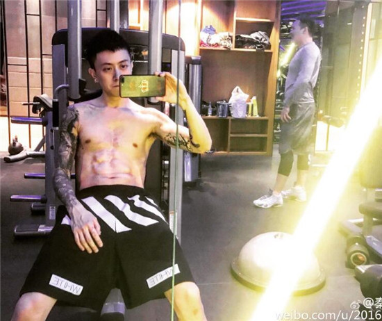 �ط�����Ů�������ȸ������ϱ���ǰ������˭ ��Ѷ�����߹�˽��ͼ