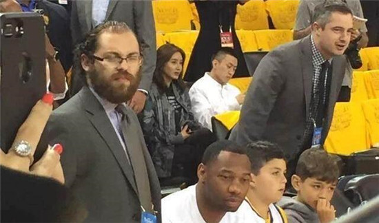 �ط�����Ů�������ȸ������ϱ���ǰ������˭ ��Ѷ�����߹�˽��ͼ