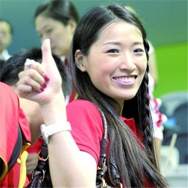 在罗雪娟与鲍春来分手后,罗雪娟就和"名门之后"的卢晓恋爱了,据说卢晓