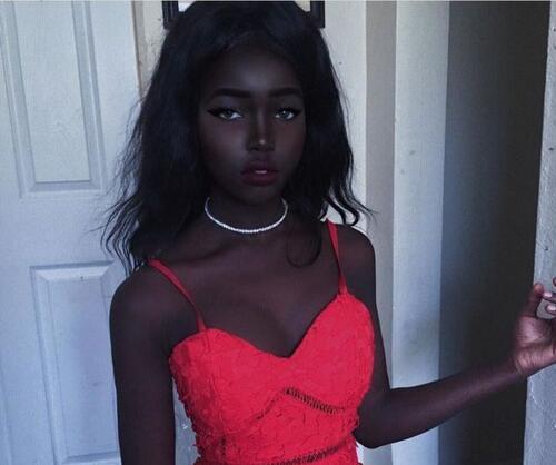 ��������Ư���ĺ�����ŮͼƬ ��پ��º���ű�������û������