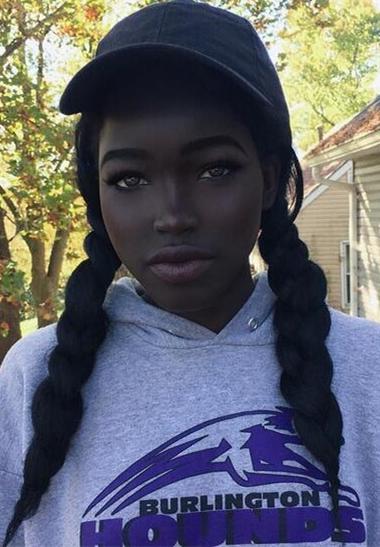 ��������Ư���ĺ�����ŮͼƬ ��پ��º���ű�������û������