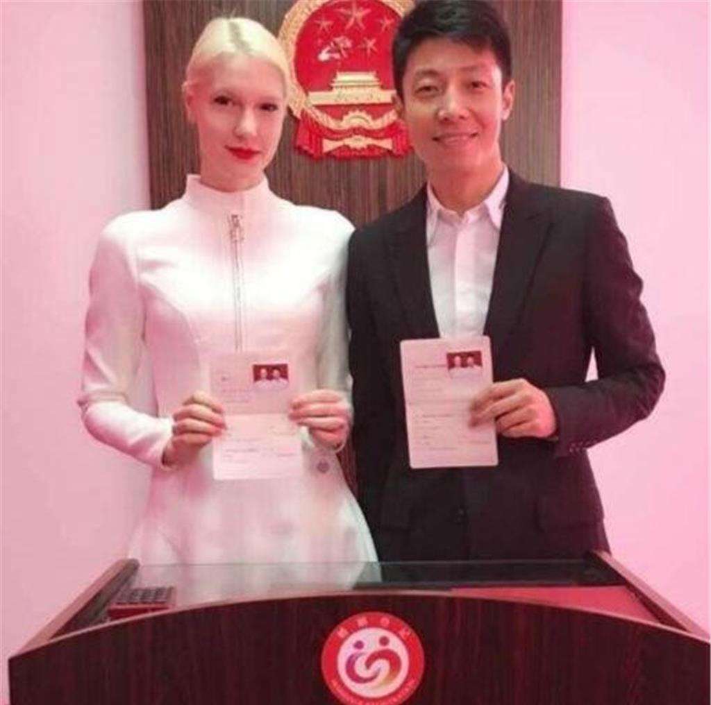 ��׺�������զ��ʶ����״��� ��������׵���ʷ������ع�