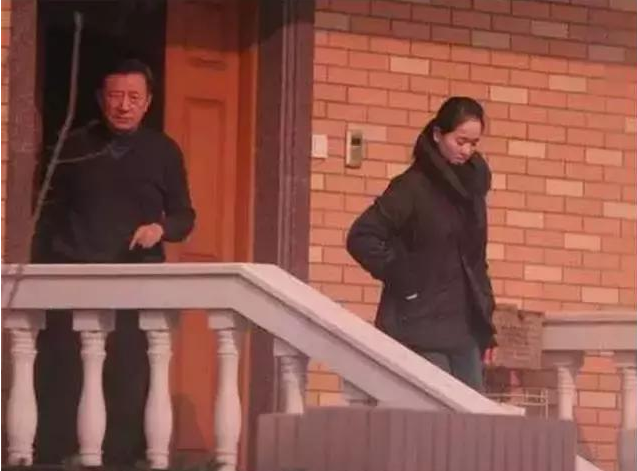 ��С�������λ������Ϲ���˭ ��С���Ů��ͼƬ��˭����