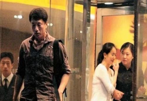 �����Ϊ�β�Ȣ��С�� ��С���м����Ϲ������ɷ��Ȩ��������¶