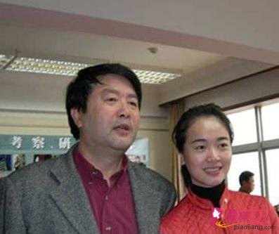 �����Ϊ�β�Ȣ��С�� ��С���м����Ϲ������ɷ��Ȩ��������¶