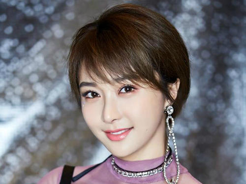 2013年7月13日,陈冰与《花儿朵朵》主持人付瑞亭结婚.