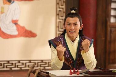 对于整容的风言风语张哲瀚也没有出面回应,虽然他与早期的照片有所