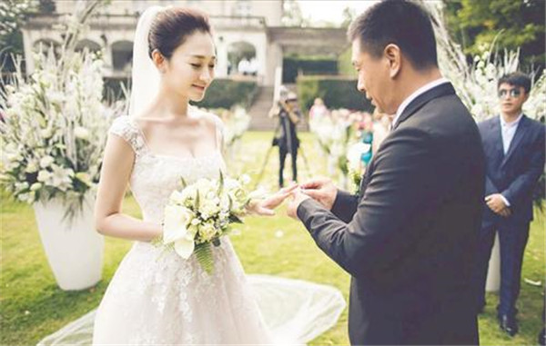 李小冉有孩子了吗为什么不生孩子 李小冉为什么消失几年经历了啥