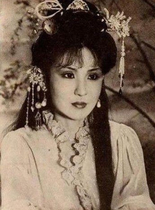 西门大妈杨钧钧年轻时美照好像换了张脸 杨钧钧真实年龄到底多大