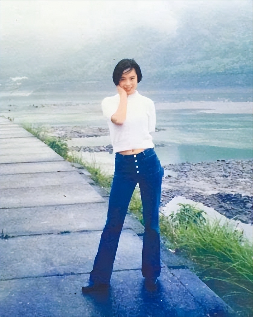 �������� ϥ���޶���Ů 54����ɺֻ�иɶ��Ӷź���