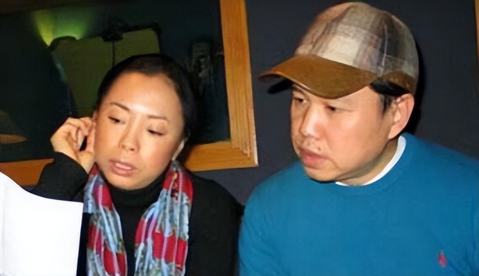 �������� ϥ���޶���Ů 54����ɺֻ�иɶ��Ӷź���