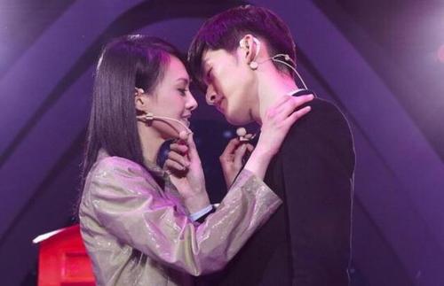 ������ʦ̸֣ˬ�ź���������һ�� �ź�˵Ҫ׷��֣ˬ������ļٵ�