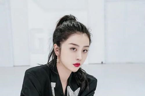 ��С�ļ��ﵽ�׶���Ǯ��ͥ�������� ��С�ļ��Ǹ�ʲô�ĸ��׹�˾