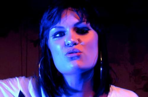 jessie jΪʲô�н�ʯ������������ jessie j��ȡ������������