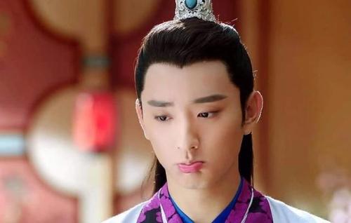 ��Сͮ�����Ǹ����ǰŮ����˭ �̵���Сͮ��Ϊ��֪������Ů��