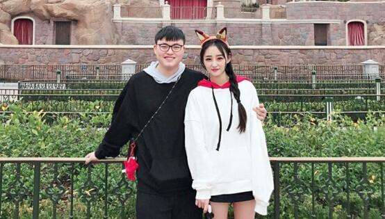 uzi����Ů���������Ϻ���ʷ������� uziŮ�Ѽ�ͥ��������Ǯ