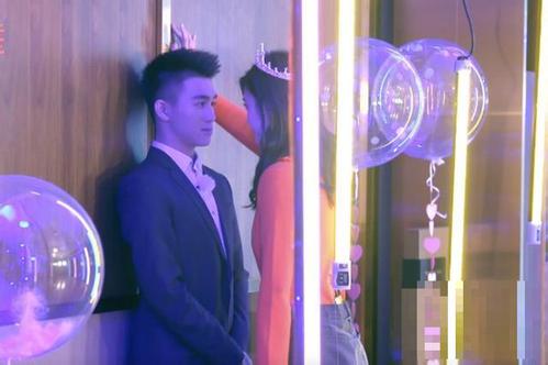 何猷君身高有180吗 何猷君真实身高只有165么比奚梦瑶矮一大截