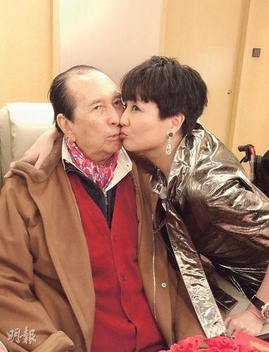 何鸿燊四太梁安琪怎么怀孕的多少岁嫁给赌王 梁安琪的传奇人生