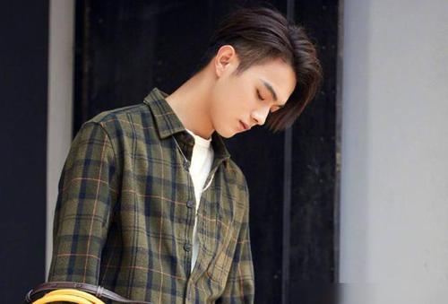 ������ԴΪʲô��ô�� ǰ��������ݡ��ܶ��걳�󵽵�˭������