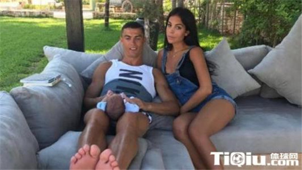 c罗为什么喜欢乔治安娜怎么认识的 c罗儿子的母亲是谁身世扒一扒