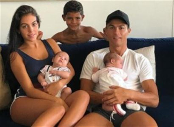 c罗为什么喜欢乔治安娜怎么认识的 c罗儿子的母亲是谁身世扒一扒