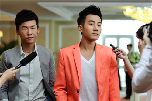 ������˭���Ӹ������ϸ�ĸ������˭ ���縸�������֦���ɷ���˭