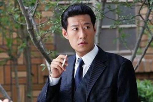 �����ǰ��Ϊ�����ұ�������� ��һ�����ŷ����������Ϲ���˭