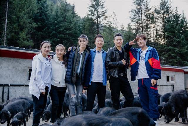 李汶翰交过几个女朋友情史被扒女友李懿萱照片 李汶翰小丸子关系