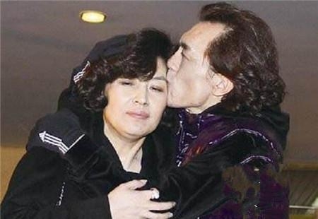 李咏妻子哈文家庭背景显赫微博图片 这个女人绝对不简单