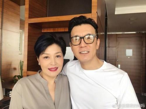 李咏妻子哈文家庭背景显赫微博图片 这个女人绝对不简单