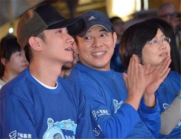 �����������ܵĶ�����ʲô��ϵ �������м��������ĸ�Ů��ͼƬ��