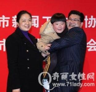 曹可凡王冠关系结婚是夫妻系谣言 曹可凡人品如何老婆殷文献近照