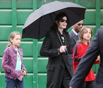 ���˶��ܿ�ѷ�ĺ�������������Ϊʲô�ǰ��� ���˶��ܿ�ѷ�Ķ�Ů