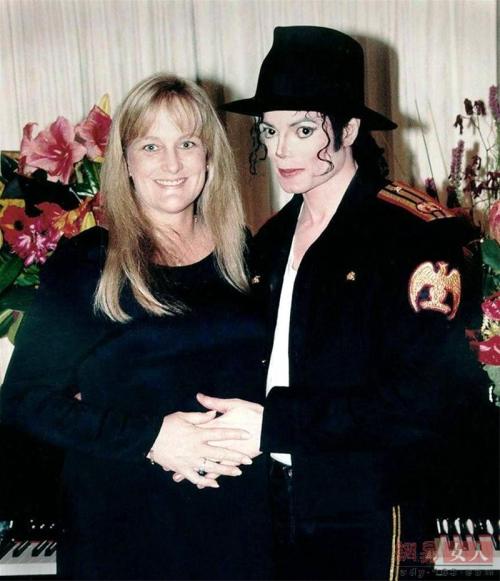 ���˶��ܿ�ѷ�ĺ�������������Ϊʲô�ǰ��� ���˶��ܿ�ѷ�Ķ�Ů