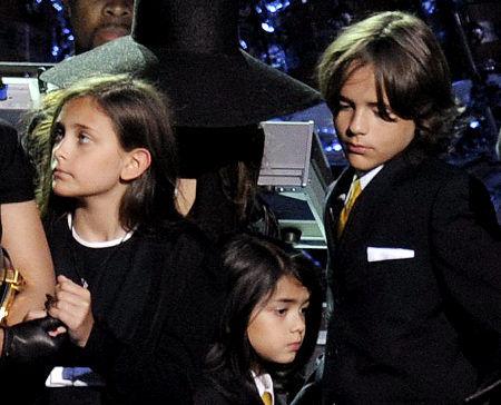 ���˶��ܿ�ѷ�ĺ�������������Ϊʲô�ǰ��� ���˶��ܿ�ѷ�Ķ�Ů