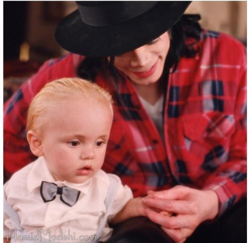 ���˶��ܿ�ѷ�ĺ�������������Ϊʲô�ǰ��� ���˶��ܿ�ѷ�Ķ�Ů