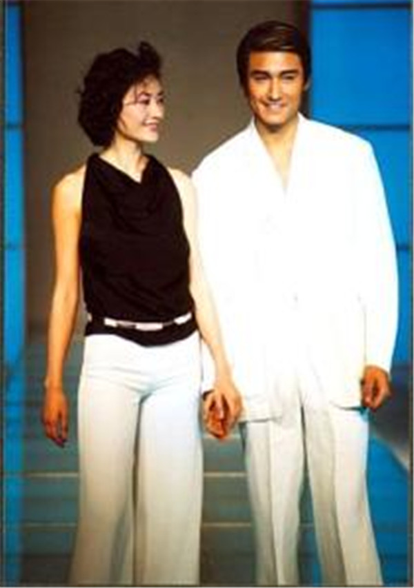 胡兵为什么不结婚为她至今不娶 包海青为什么出家什么时候出家的