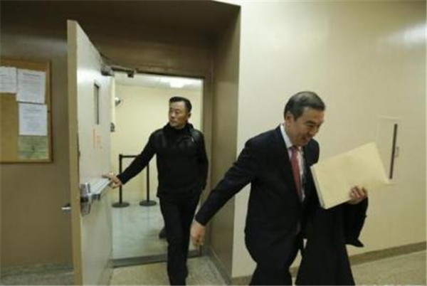 ������˵��ĳĳ������˭��Ĵ����� �ݺ�������������˭������Ϣ